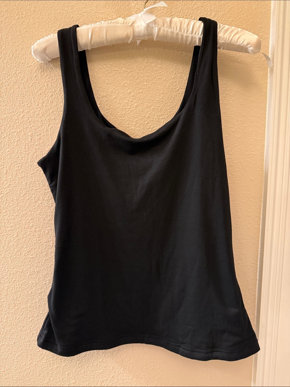 Amazon Essentials Black Scoop Neck Tank Top